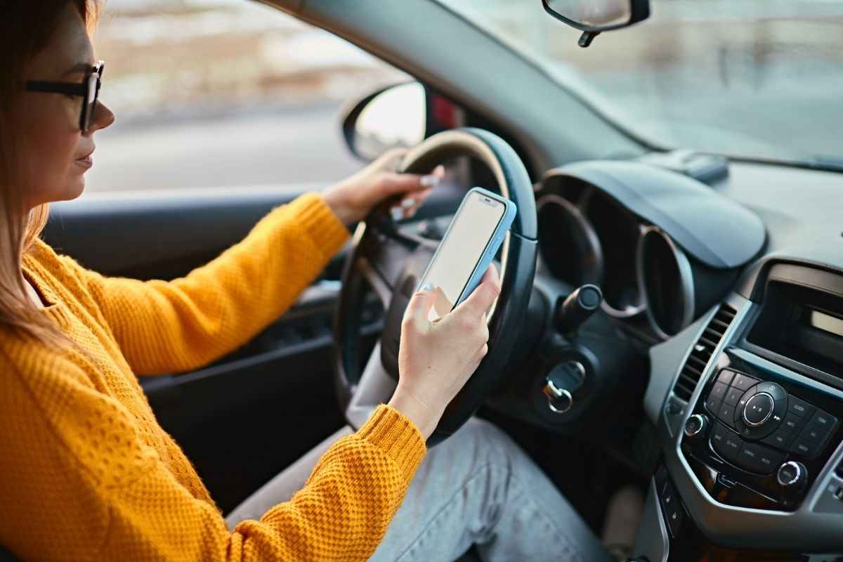 uso cellulare guida: se non è vero devi fare la querela di falso ed è costosa